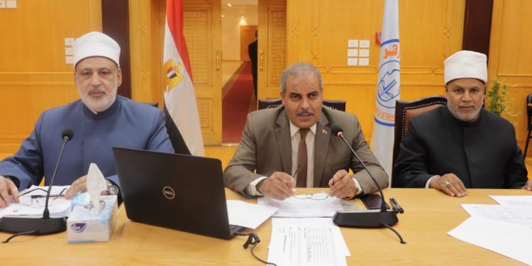 الإمام الأكبر يهنئ المحرصاوي بتجديد الثقة رئيسًا لجامعة الأزهر