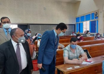 الجيزاوي يتفقد امتحانات الفصل الدراسي الثاني بكلية التجارة جامعة بنها