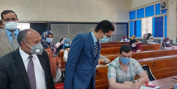 الجيزاوي يتفقد امتحانات الفصل الدراسي الثاني بكلية التجارة جامعة بنها