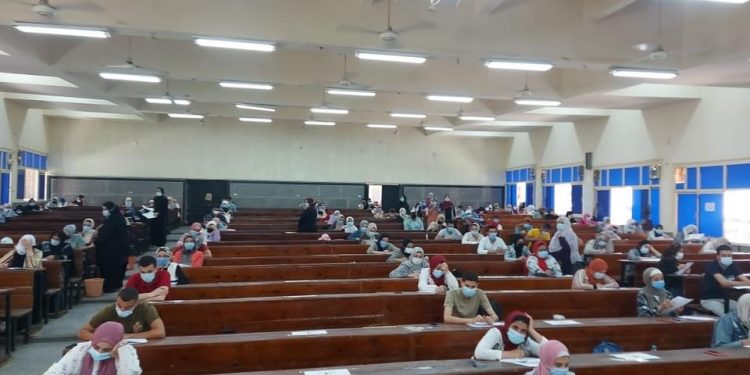 الجيزاوي يتفقد امتحانات الفصل الدراسي الثاني بكلية التجارة جامعة بنها