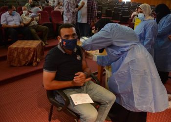 جامعة بورسعيد تطلق حملة تطعيم أعضاد هيئة التدريس والعاملين ضد فيروس كورونا