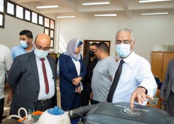 لجنة التحول الرقمي بوزارتي التعليم العالي والإتصالات تتفقد مركز الاختبارات الالكترونية بجامعة بورسعيد