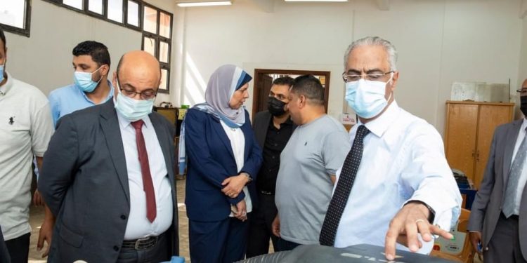 لجنة التحول الرقمي بوزارتي التعليم العالي والإتصالات تتفقد مركز الاختبارات الالكترونية بجامعة بورسعيد