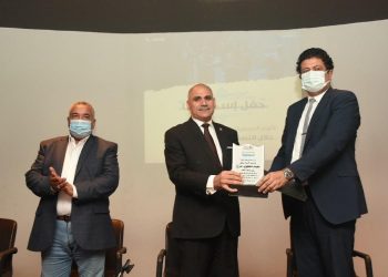 تكريم رئيس جامعة الأقصر لدعمه مؤسسات المجتمع المدني