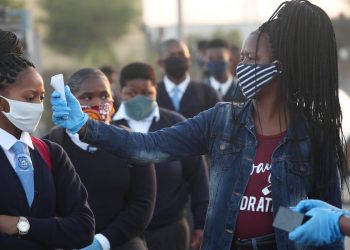 طلاب جنوب أفريقيا ينتجون كتابًا لتوثيق معاناتهم أثناء جائحة كورونا