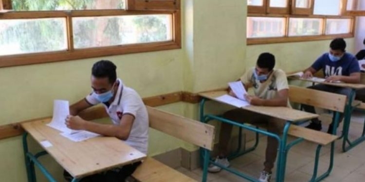 طلاب الثانوية العامة للبعثة المصرية بالسودان يؤدون امتحان علم النفس والكيمياء