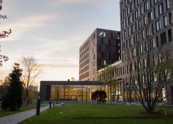 مدرسة فرانكفورت للتمويل والإدارة تقدم منحة لطلاب الماجستير