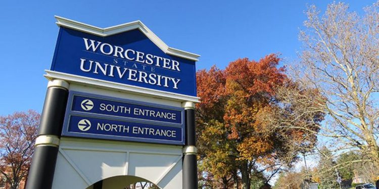 جامعة ولاية ورسستر تقدم منحة لطلاب البكالوريوس في أمريكا