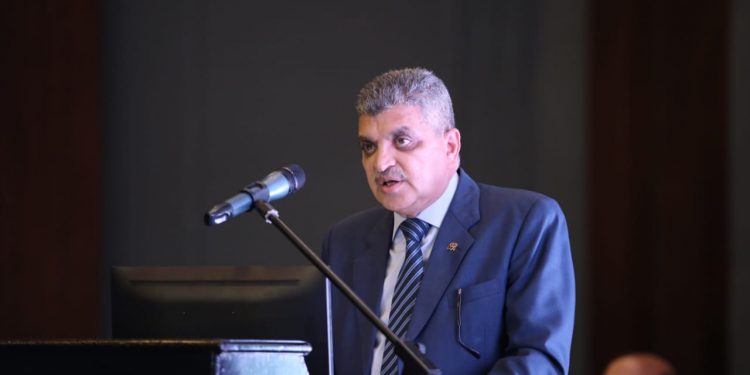 أسامة ربيع: قناة السويس تمثل أهم ممر ملاحي يخدم حركة التجارة العالمية.. وأثبت قدرتها أمام الجميع