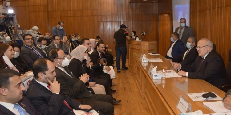 رئيس جامعة القاهرة يفتتح ندوة «مصر وأفريقيا 7 سنوات من الإنجازات»