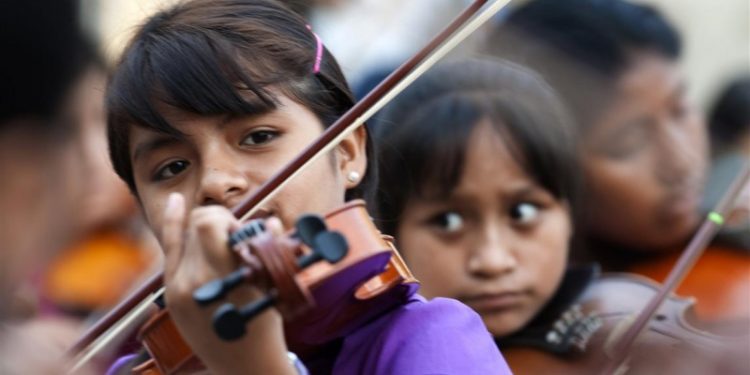 وزارة التعليم السعودية تعلن تفعيل مناهج الموسيقى بدءا من العام المقبل