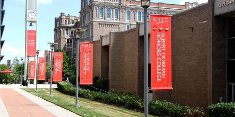 معهد نيو جيرسي يقدم منحة لطلاب البكالوريوس في أمريكا