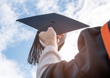 منح الجامعات في 24 ساعة.. فرص دراسية لطلاب المدارس والجامعات