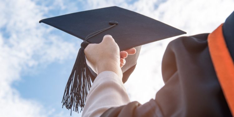 منح الجامعات في 24 ساعة.. فرص دراسية لطلاب المدارس والجامعات