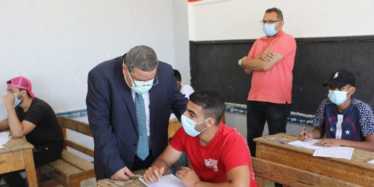 امتحانات الدبلومات 2021.. التحقيق مع طلاب تعدوا على الملاحظين