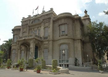 فوز طالبة بصيدلة عين شمس في مسابقة أبو ظبى للباحثين الجامعيين