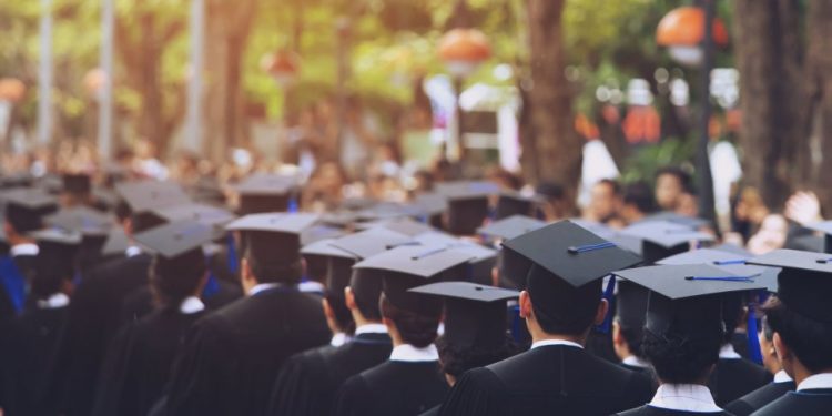 على رأسها فرص دراسية لطالبات الدراسات العليا.. منح الجامعات في 24 ساعة