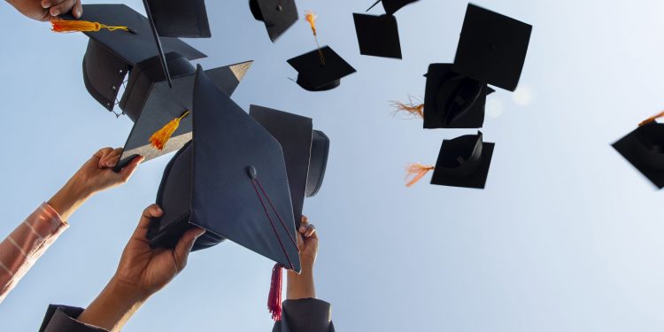 منح الجامعات 2021.. روسيا وبريطانيا يقدمان فرصا دراسية للطلاب