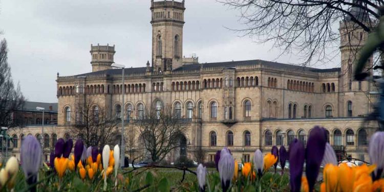 جامعة هانوفر الألمانية تقدم منحة لطلاب البكالوريوس