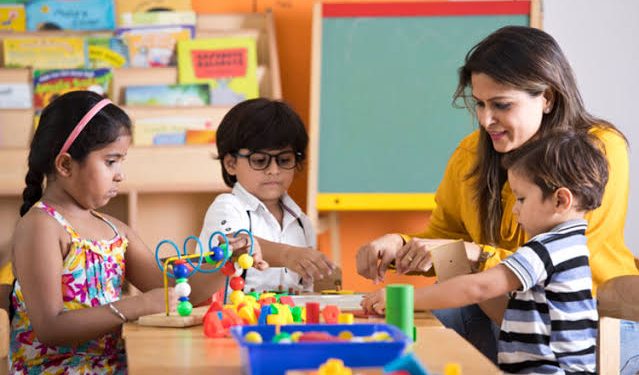 أولياء الأمور يشكون من التقديم الإلكتروني لمرحلة رياض الأطفال