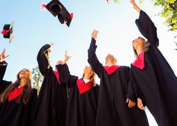 للمتقدمين على المنح الدراسية تعرف على كيفية كتابة خطاب التوصية بشكل صحيح