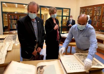 الجامعة الأمريكية بالقاهرة تستقبل وفدا من الأكاديمية البحرية الأمريكية