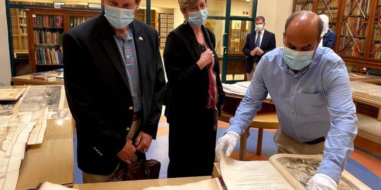 الجامعة الأمريكية بالقاهرة تستقبل وفدا من الأكاديمية البحرية الأمريكية