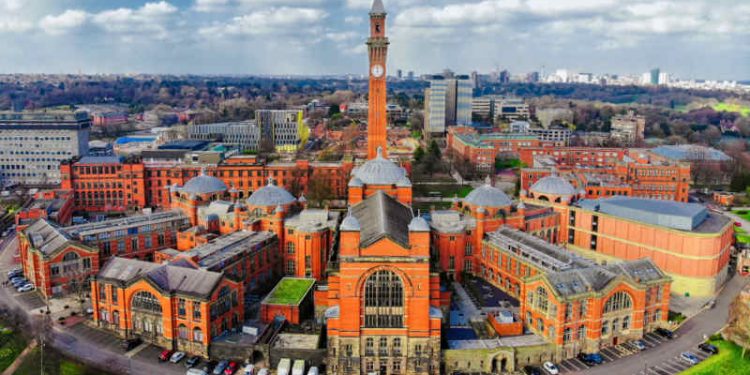 جامعة برمنغهام تقدم منحة لطلاب الماجستير في بريطانيا