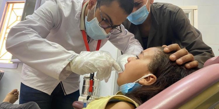 10 تخصصات طبية يُشاركون في قافلة جامعة المنيا بـ "نزلة عبيد"