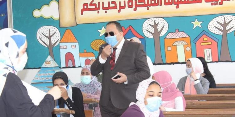 عميد كلية التربية جامعة المنيا يشدد علي عدم التعامل مع المكتبات الخارجية