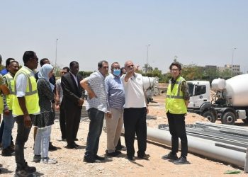 رئيس جامعة الأقصر يتفقد الانشاءات بمدينة طيبة 