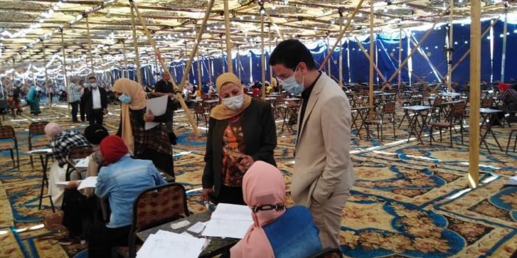 رئيس جامعة بنها يتفقد الامتحانات بكليتى التربية والحاسبات