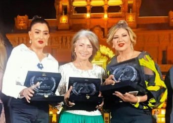 اول تعليق من صاحب جائزة “الدكتور صديق عفيفي للبحث العلمي” على منح غادة عبدالرازق درع الجائزة 