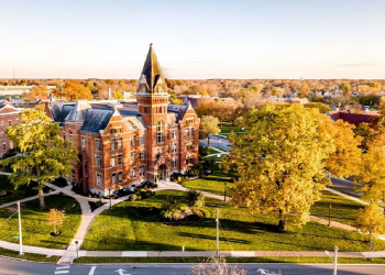 جامعة هايدلبرغ تقدم منحة لطلاب البكالوريوس في ألمانيا