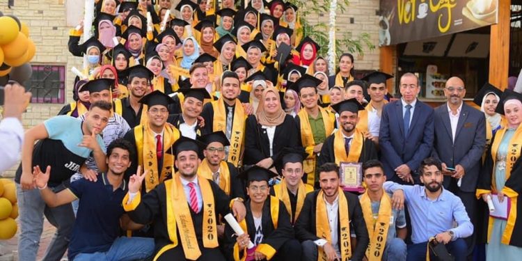 “العلوم الصحية” تعلن “القَسَم المهني” الأول في حفل تخرج الفني الصحي بالدقهلية