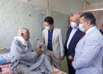 للاطمئنان على الخدمة الصحية فى العيد.." الجيزاوى " يتفقد مستشفى بنها الجامعي