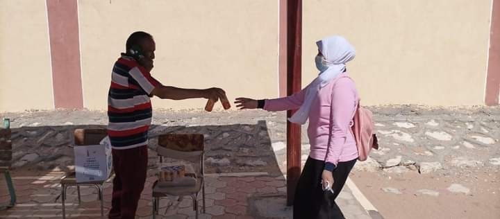 طلاب الشعبة الأدبية يتوافدون على مدرسة الخديوية لأداء امتحان اللغة العربية "صور"