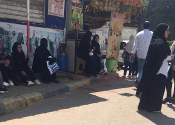 في الساعات الأولى لامتحاني الجيولوجيا والرياضيات البحتة.. حالة من القلق بين أولياء الأمور