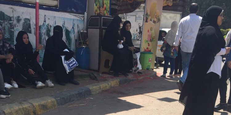 في الساعات الأولى لامتحاني الجيولوجيا والرياضيات البحتة.. حالة من القلق بين أولياء الأمور