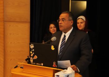 نائب رئيس جامعة عين شمس:نعد لخريج متميز قادر على المنافسة بالسوق العالمي