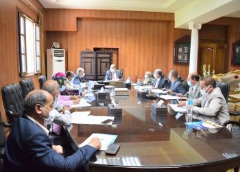 جامعة بني سويف تناقش آليات ومعايير نقل وندب أعضاء هيئة التدريس