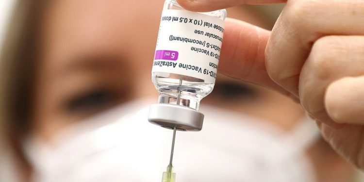 "اللقاح الشامل".. علماء بجامعة نوتنجهام يتوصلون إلى حل لمواجهة متحورات كورونا