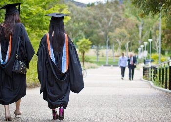 منح الجامعات في 24 ساعة.. فرص دراسية لطلاب الدراسات العليا