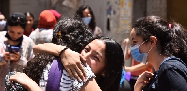 "فركش ثانوية عامة أدبي".. دفعة التابلت تستعد لبدء الحياة الجامعية