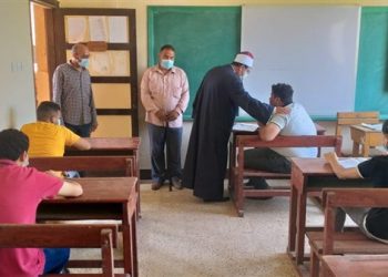 رئيس المنوفية الأزهرية يتابع امتحان التوحيد للثانوية بلجان إدارة الباجور