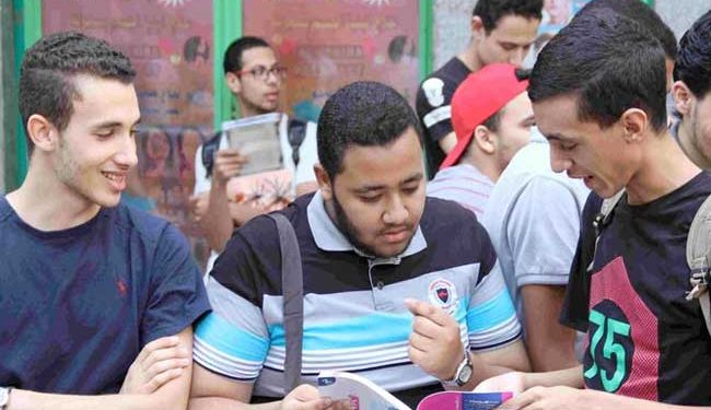 بالأغاني والشماريخ.. طلاب الشعبة العلمية يحتفلون بنهاية امتحانات الثانوية العامة 2021