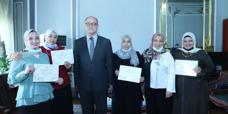 تكريم المتميزين بجامعة عين شمس