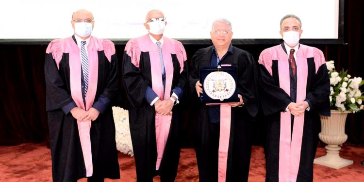 جامعة المنصورة تكرم الدكتور جمال شيحة لحصوله على جائزة الدولة التقديرية في العلوم