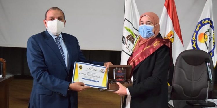 مجلس جامعة بني سويف يكرم الطلاب المتميزين بالأنشطة والمسابقات الجامعية