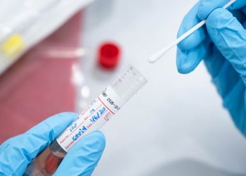 للتغيب عن المدرسة.. طلاب يستخدمون عصير الليمون في تزييف اختبارات كورونا